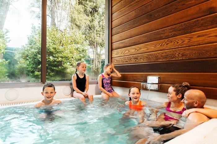 1 hour Private Pool for 2